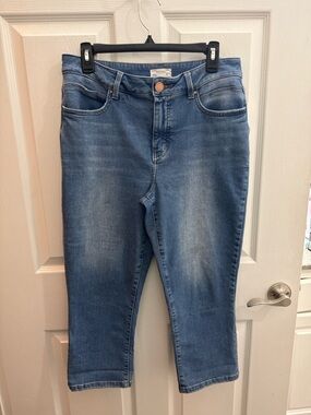 Cropped Mid-Rise Women's Blue Jeans - Classic Stretch Denim